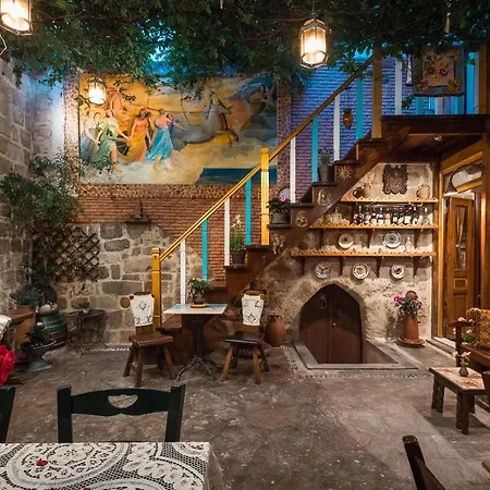 Angela's Castle Old Town *
