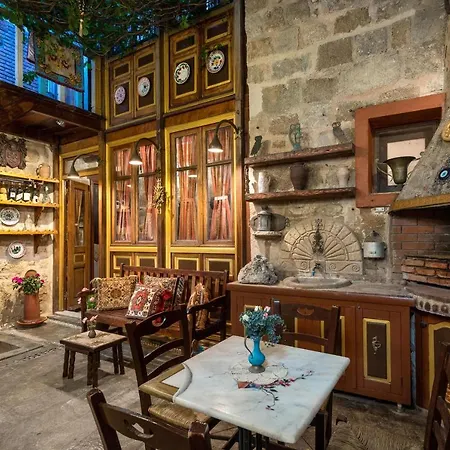 Angela's Castle Old Town *